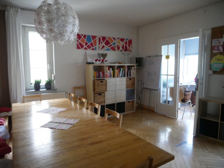 Gruppenraum mit Büro