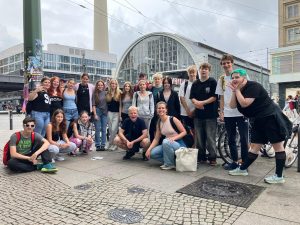 Jugendliche auf der Strasse in Berlin