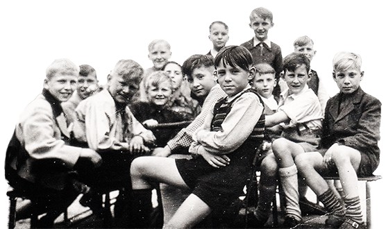 Historische Aufnahme: Kinder des Kinderheims in der Villa Haar